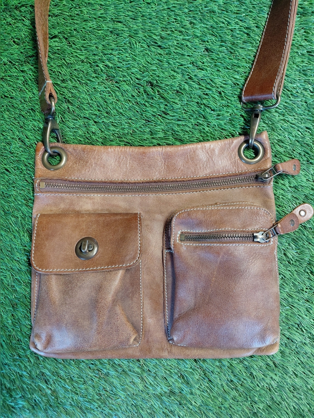 Roots Brown Leather Villager Tribe Crossbody Bag Satchel Brown Made In Canadá - Picture 2 of 15